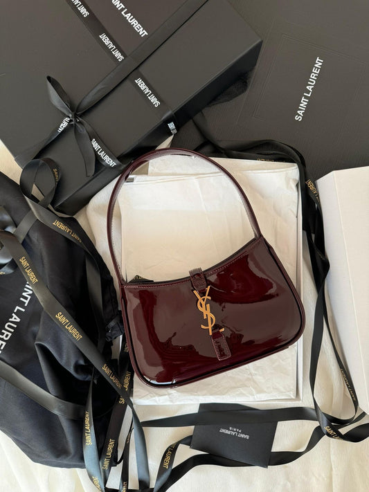 YSL Le 5 à 7 (charol)